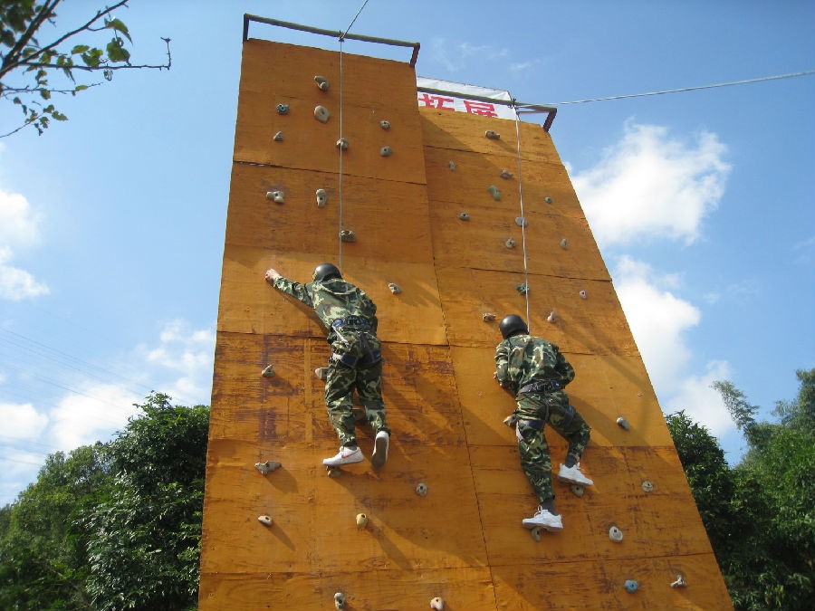 廣州拓展項(xiàng)目-攀巖