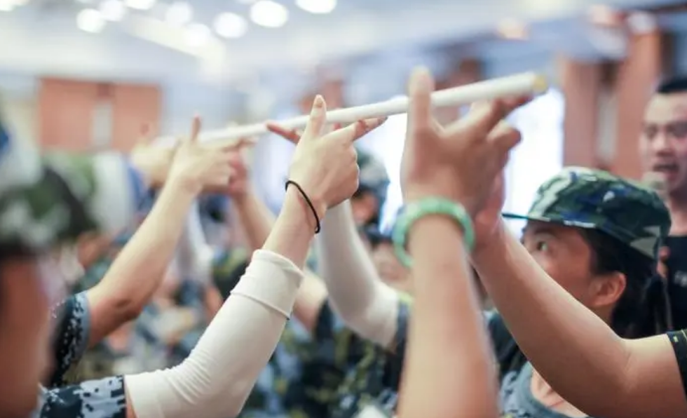 廣州拓展項(xiàng)目-齊眉棍