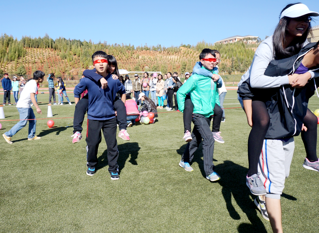 廣州團(tuán)建游戲-瞎子背瘸子