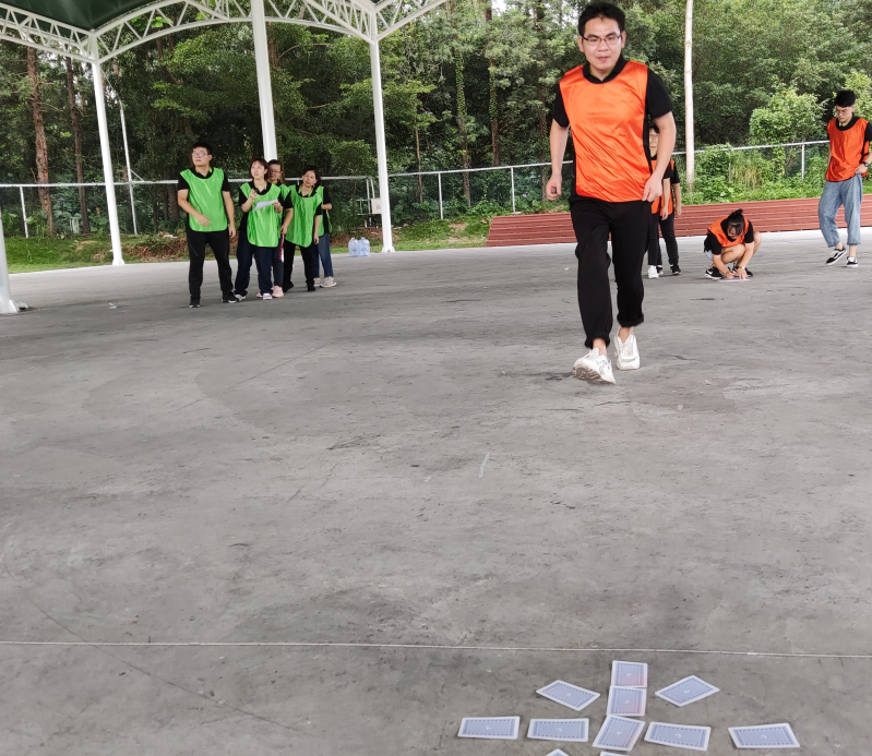 廣州團(tuán)建游戲-撲克大戰(zhàn)